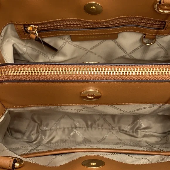 MICHAEL KORS
Camille Small Satchel / Crossbody BROWN
SIGNATURE COLOR - Picture 10 of 16